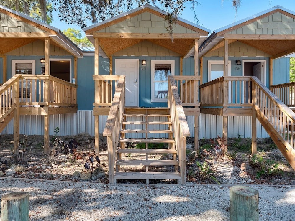 Fiddler's Restaurant And Resort,Steinhatchee>>Dixie County,2 star