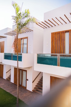 mikiki lifestyle hotel