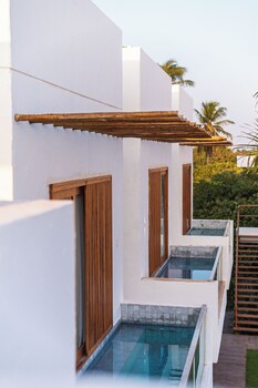 mikiki lifestyle hotel