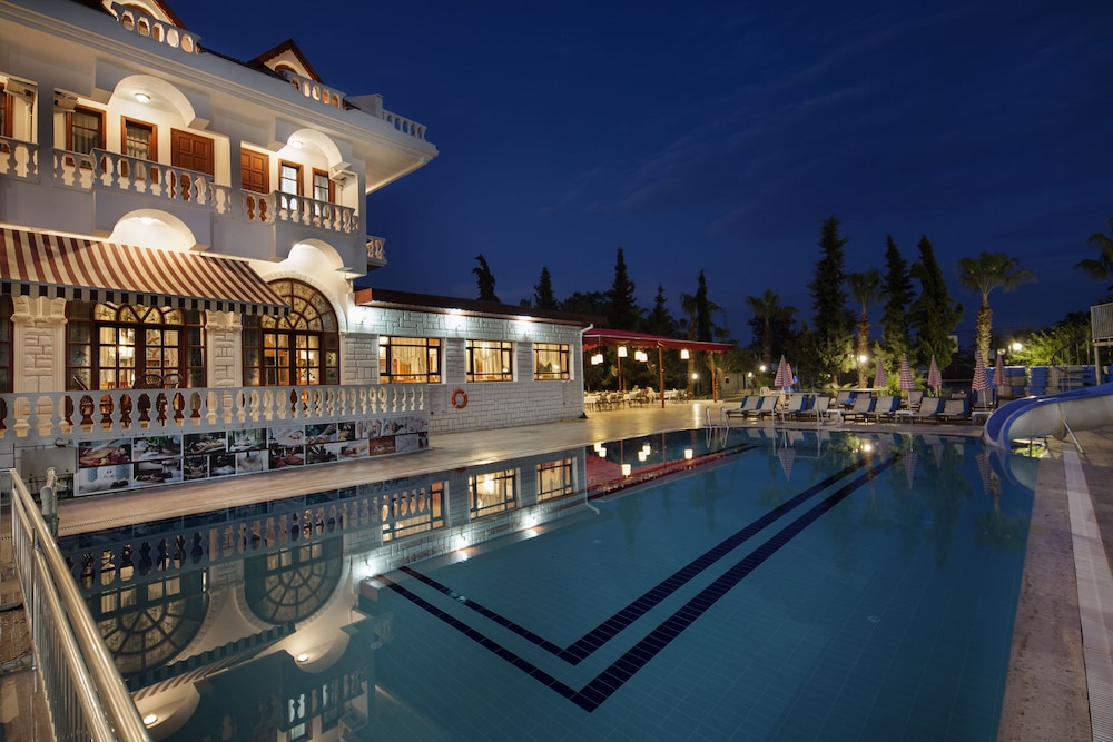 Rose Garden Premium Hotel,Beldibi Mahallesi Baskomutan Ataturk Caddesi Kemer, 101,4 star