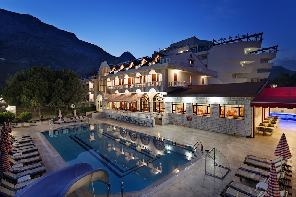 Rose Garden Premium Hotel,Beldibi Mahallesi Baskomutan Ataturk Caddesi Kemer, 101,4 star