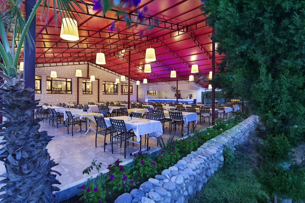 Rose Garden Premium Hotel,Beldibi Mahallesi Baskomutan Ataturk Caddesi Kemer, 101,4 star