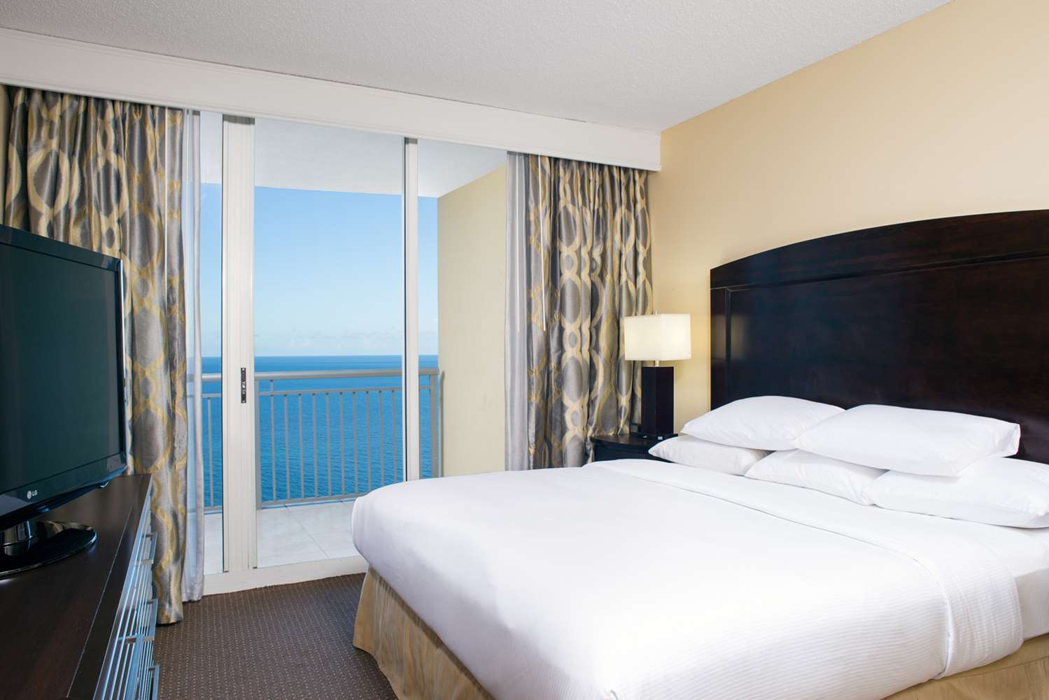 doubletree resort and spa by hilton ocean point n miami beach