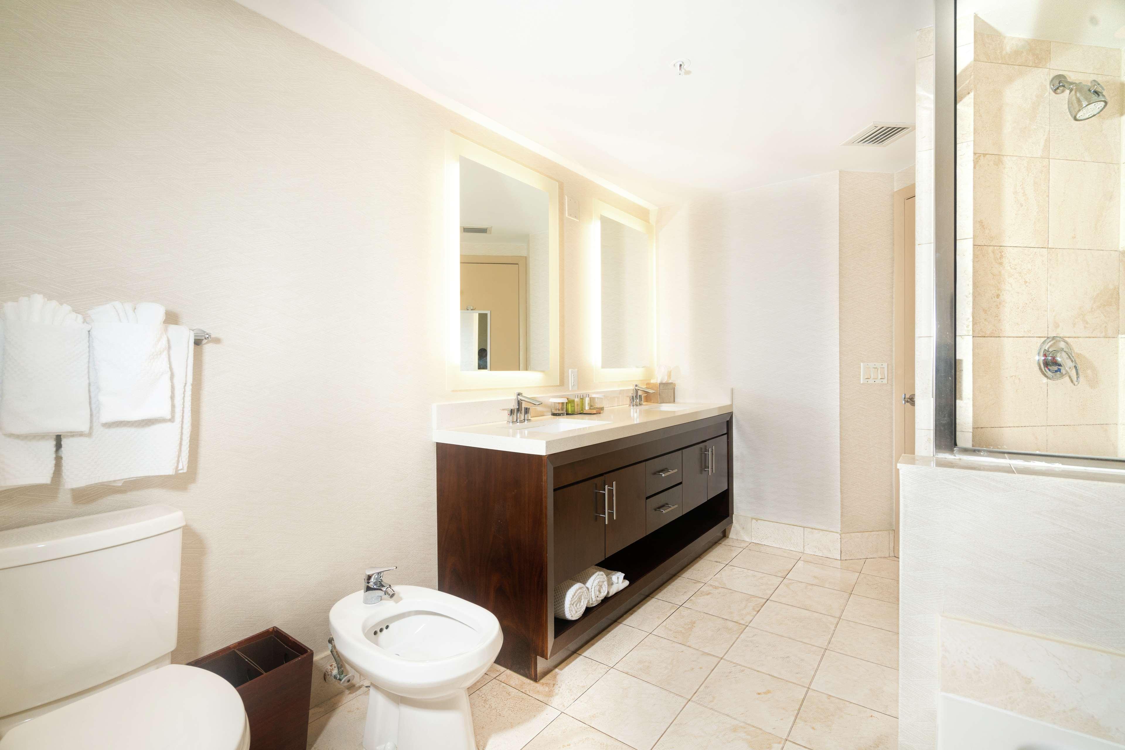 doubletree resort and spa by hilton ocean point n miami beach