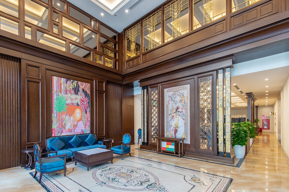 reyna luxury hotel