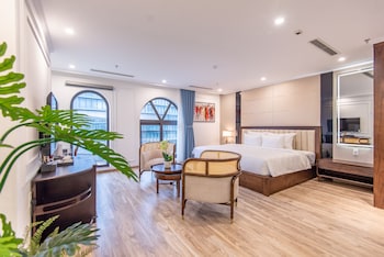 reyna luxury hotel
