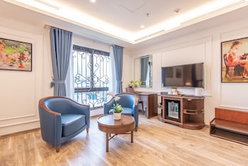 reyna luxury hotel