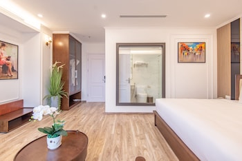 reyna luxury hotel