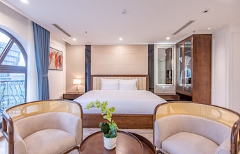 reyna luxury hotel
