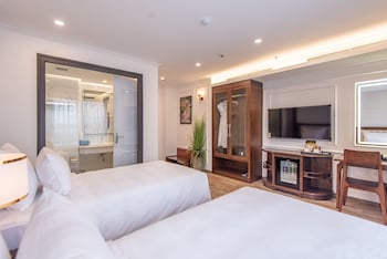 reyna luxury hotel