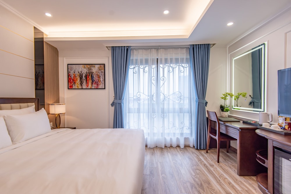 reyna luxury hotel
