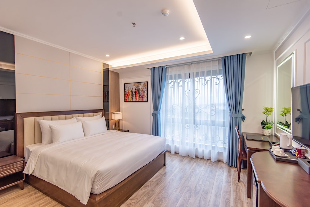 reyna luxury hotel