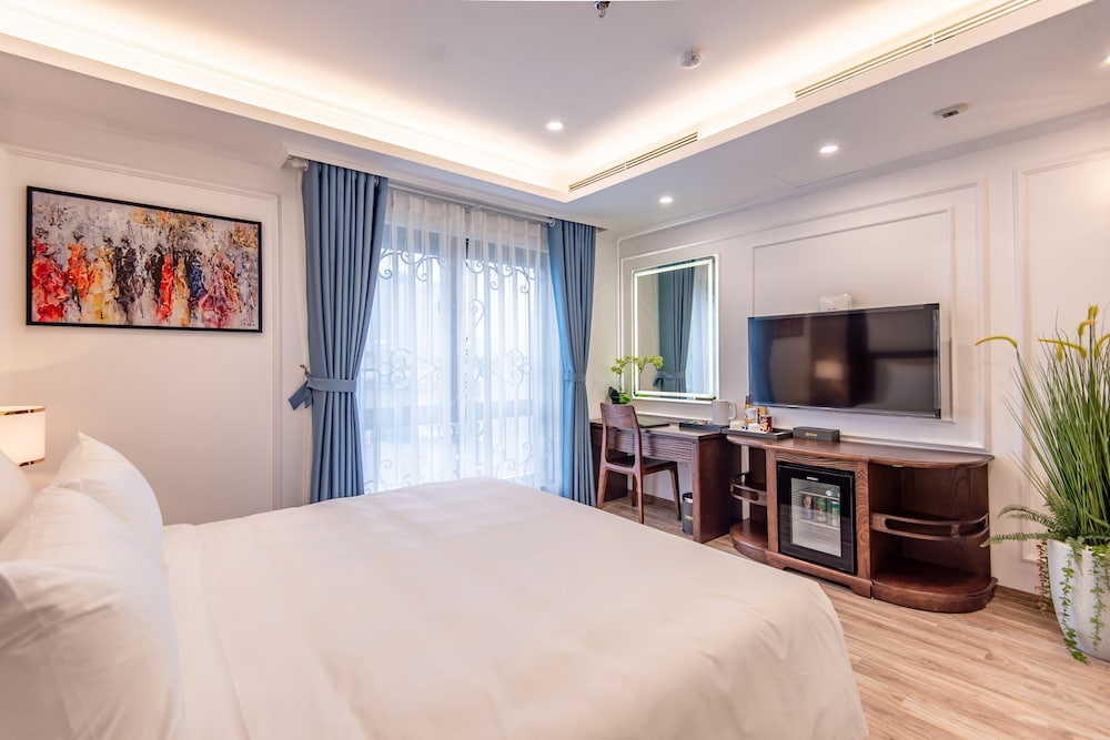reyna luxury hotel
