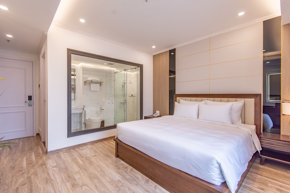 reyna luxury hotel