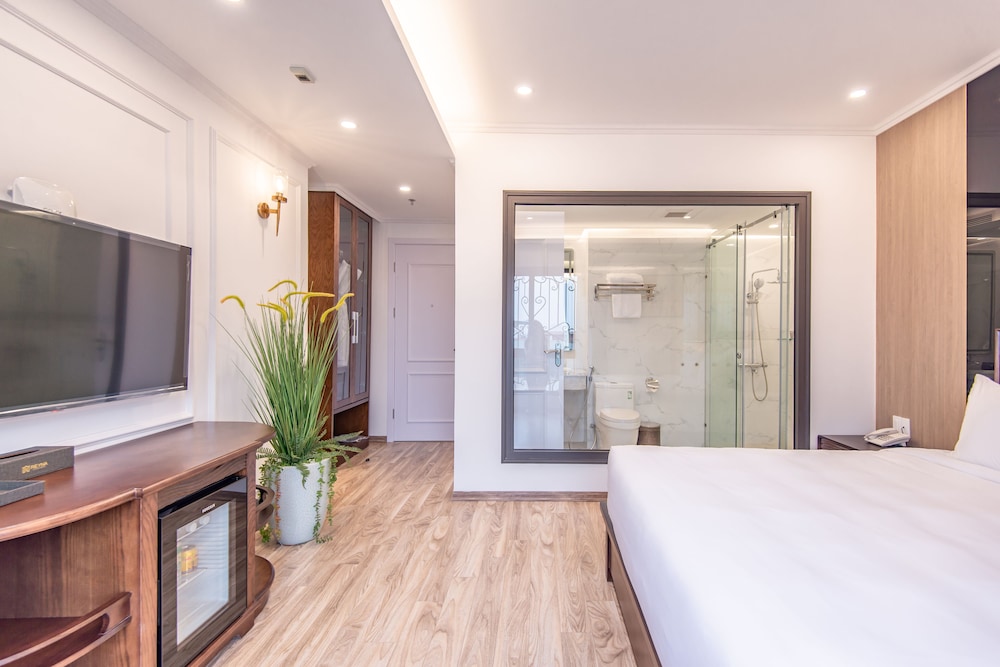 reyna luxury hotel