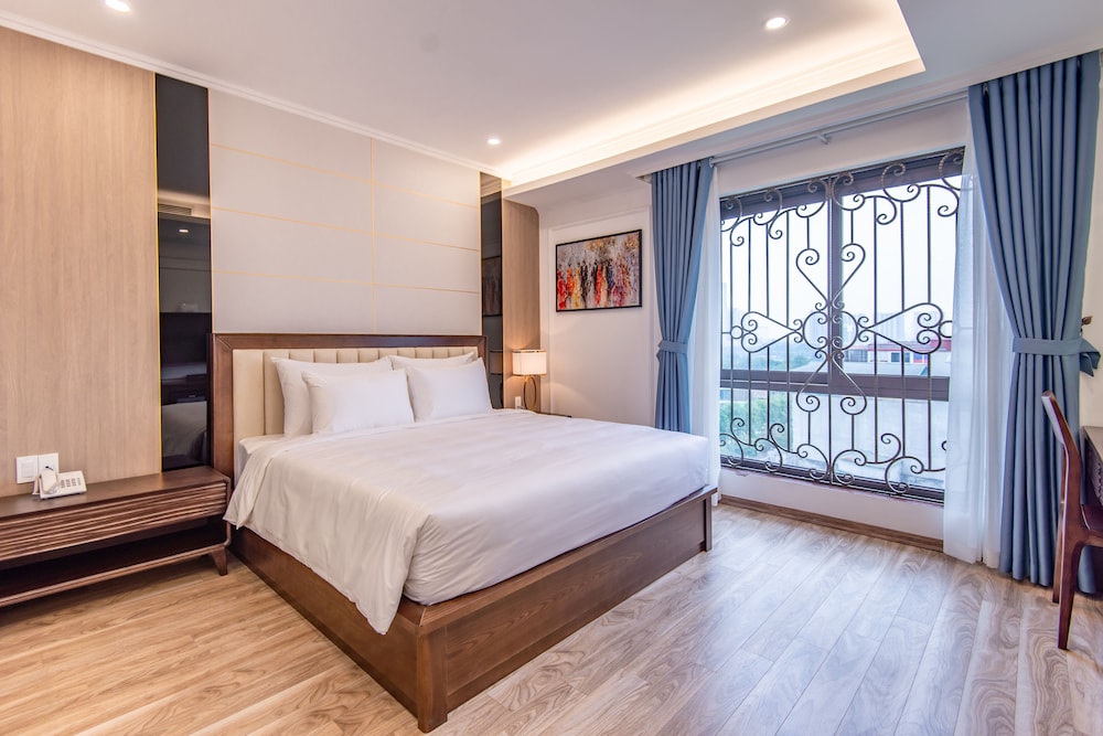 reyna luxury hotel