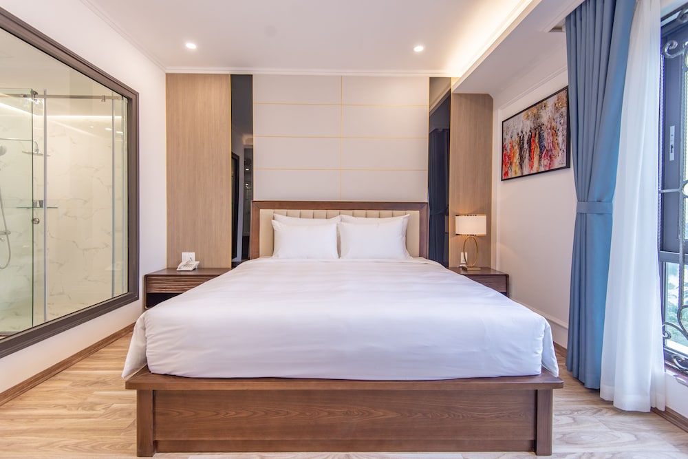 reyna luxury hotel