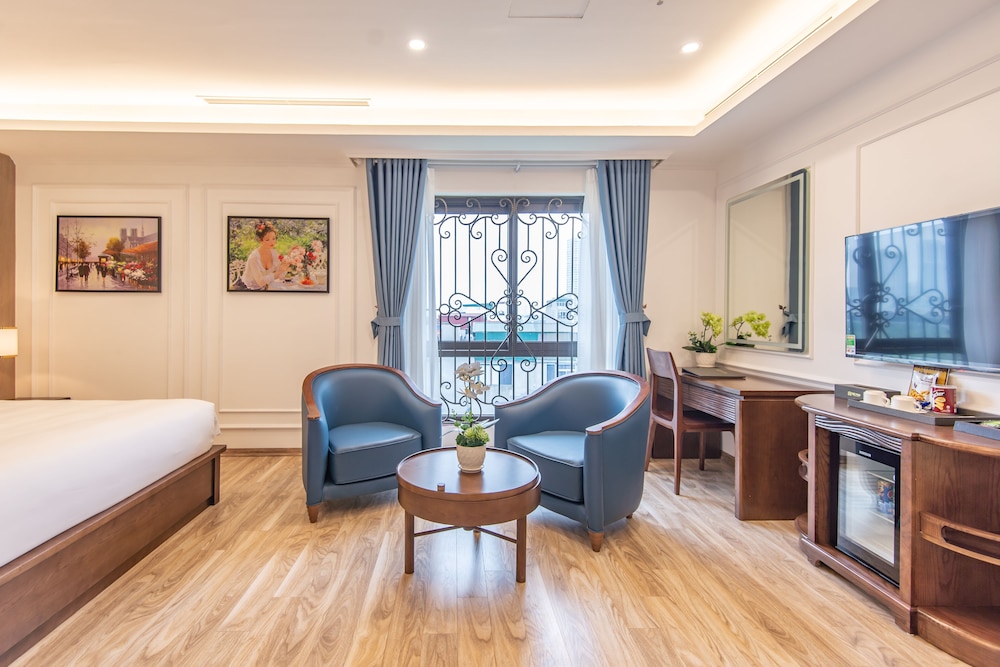 reyna luxury hotel