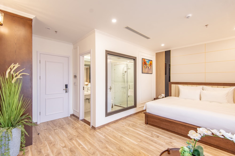 reyna luxury hotel