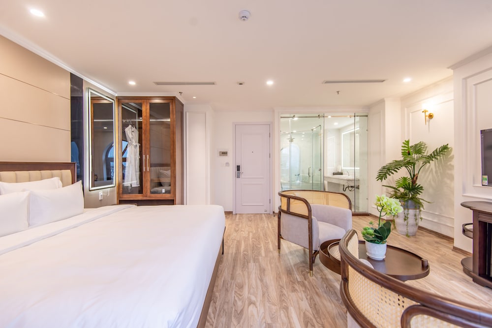 reyna luxury hotel