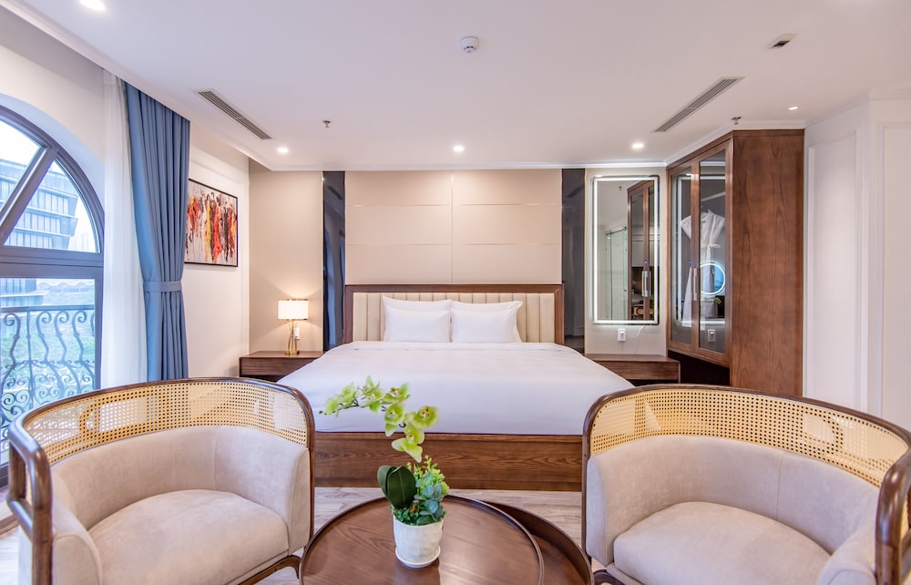 reyna luxury hotel