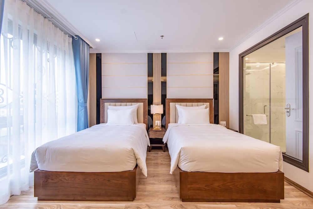 reyna luxury hotel