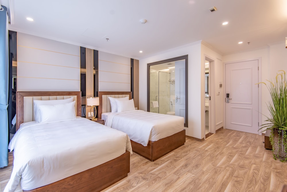 reyna luxury hotel
