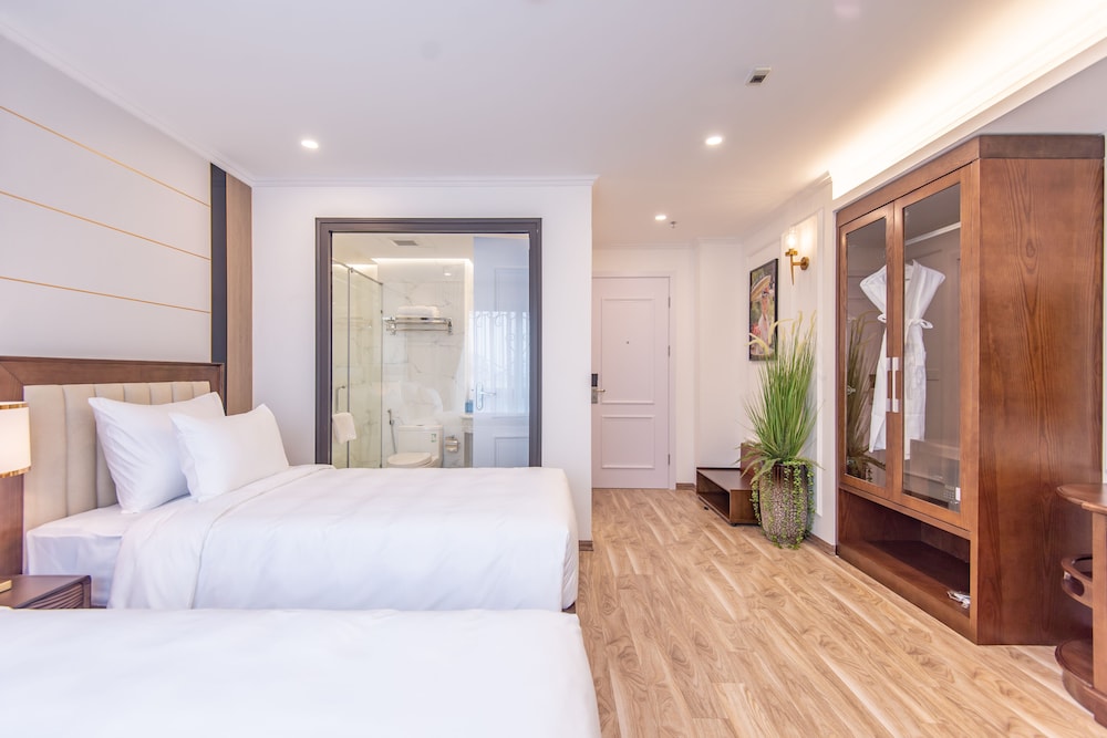 reyna luxury hotel