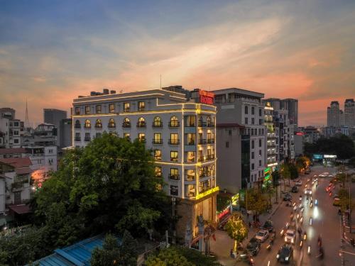 reyna luxury hotel