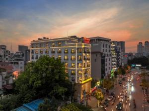 reyna luxury hotel