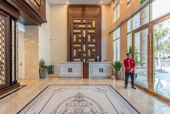 reyna luxury hotel