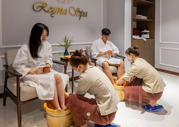 reyna luxury hotel