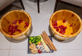 reyna luxury hotel