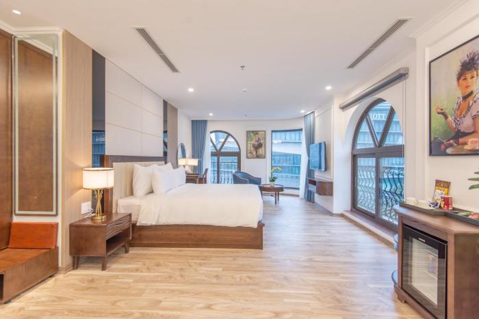 reyna luxury hotel