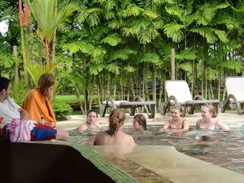 arenal backpackers resort