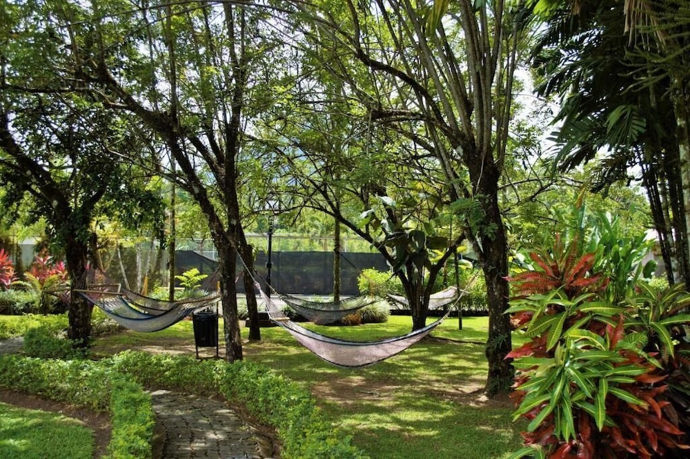 arenal backpackers resort