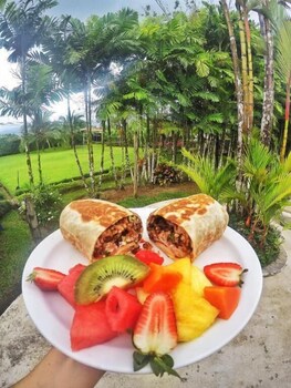arenal backpackers resort