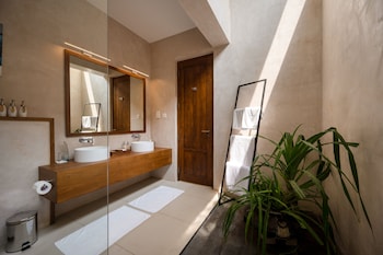 kayaam house