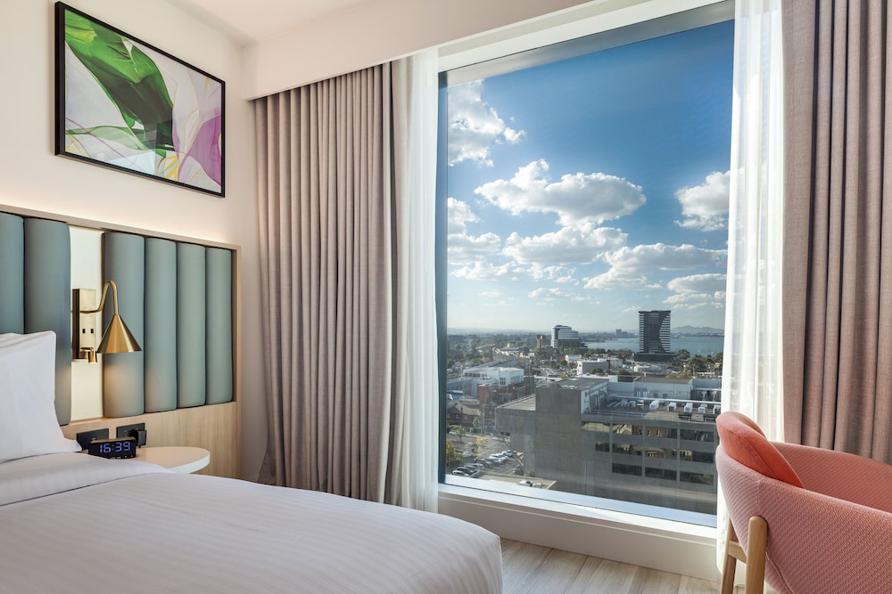 holiday inn and suites geelong an ihg hotel