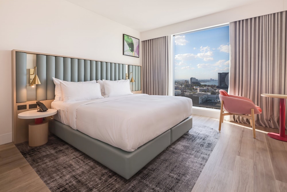 holiday inn and suites geelong an ihg hotel