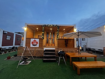 glamping village leaf