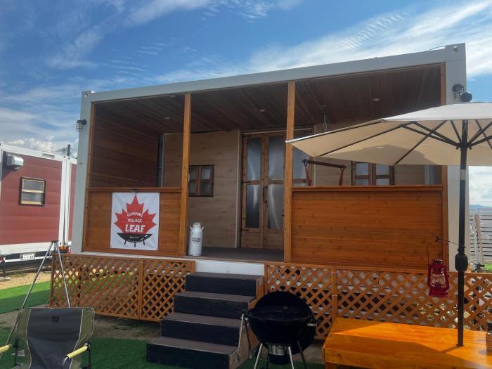 glamping village leaf