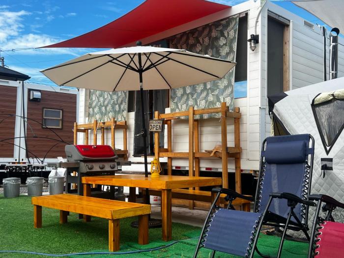 glamping village leaf