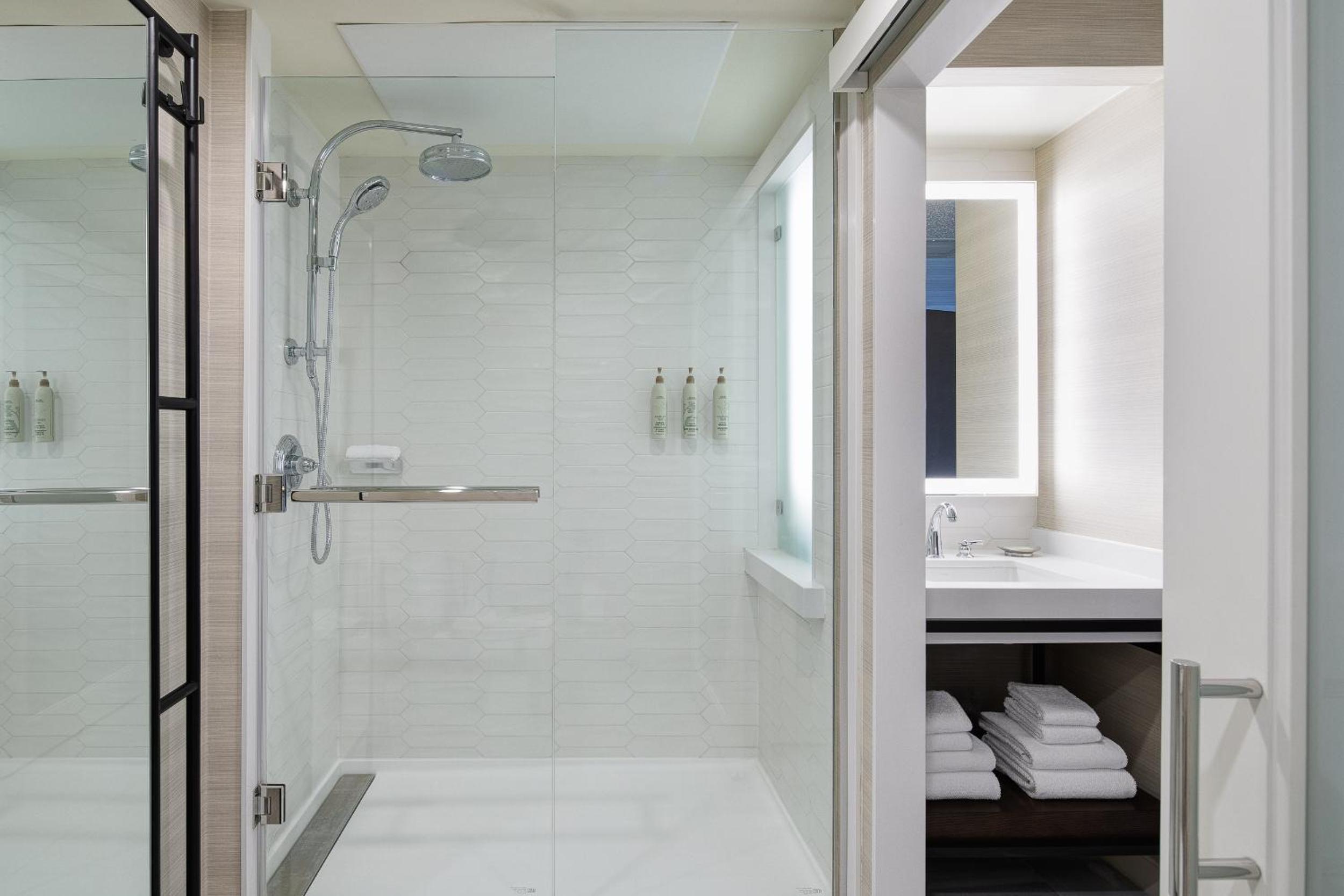 holiday inn express and suites henderson by ihg