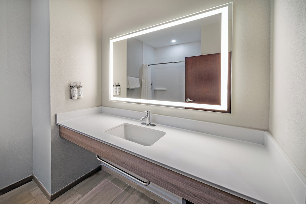 holiday inn express and suites henderson by ihg