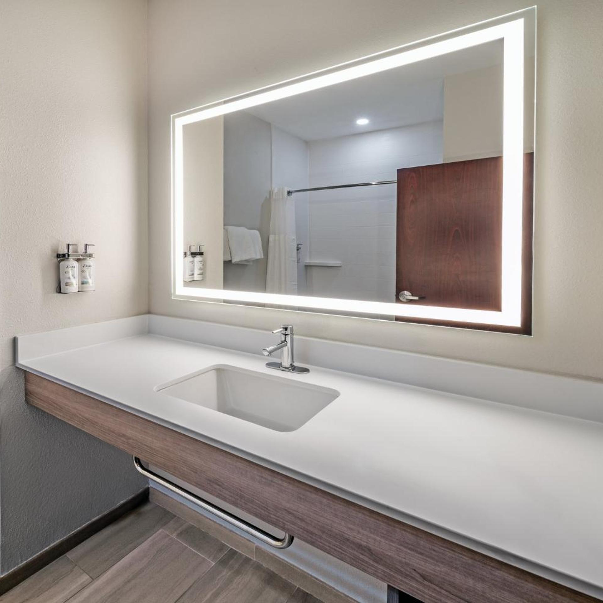 holiday inn express and suites henderson by ihg