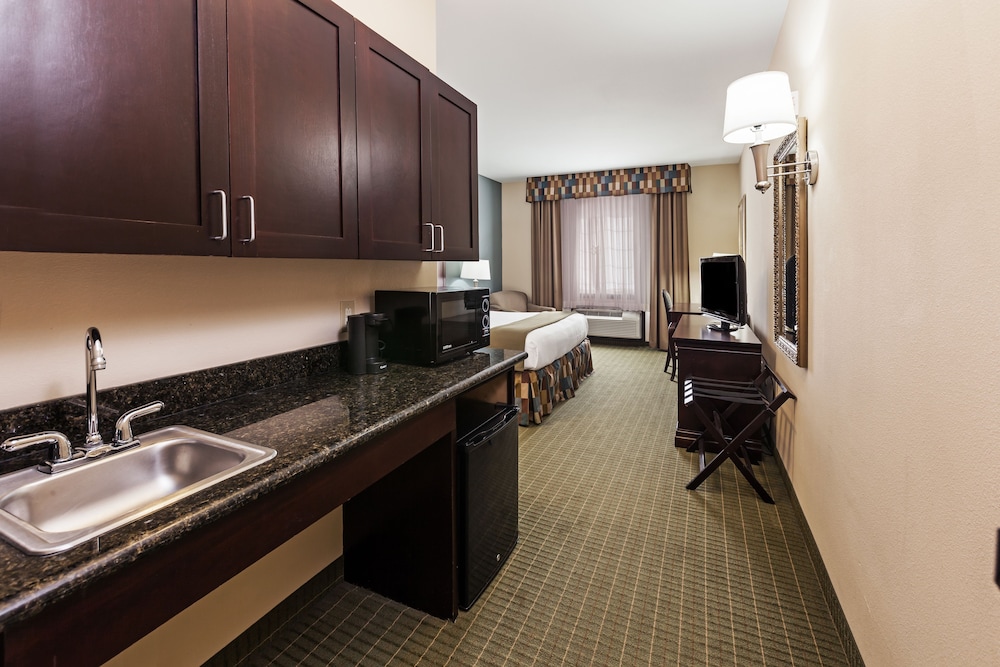holiday inn express and suites henderson by ihg