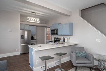 heart of mainstrasse apt 4