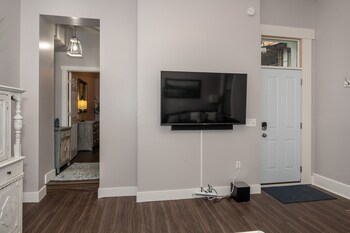 heart of mainstrasse apt 2