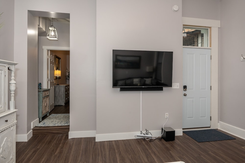 heart of mainstrasse apt 2